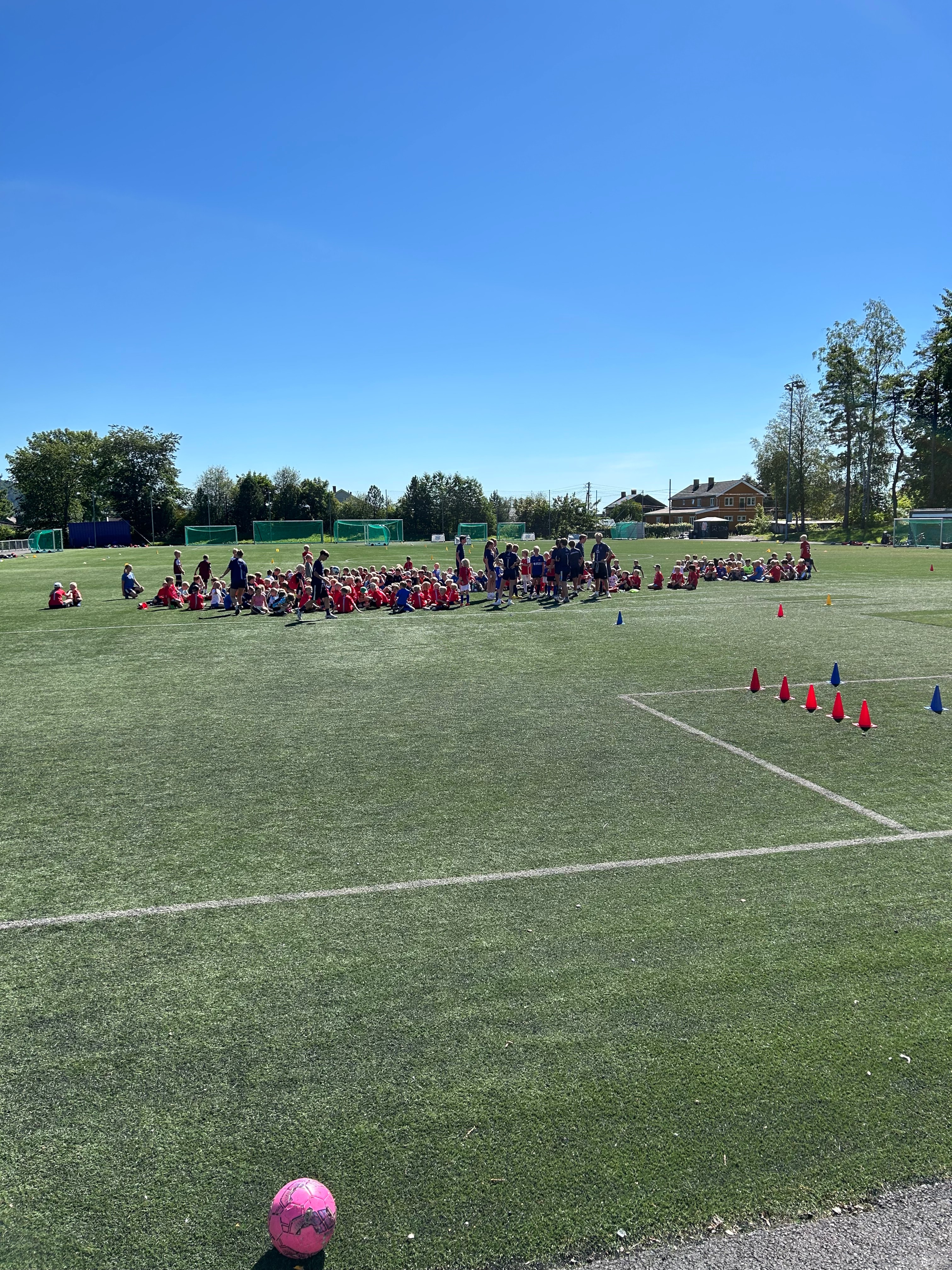 Over 200 har allerede meldt seg på årets Tine fotballskole, har du?